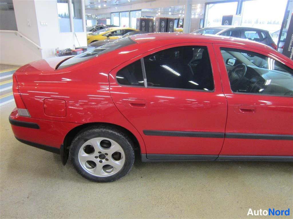 Punainen Volvo S60 2001, takaviisto, kuva 7