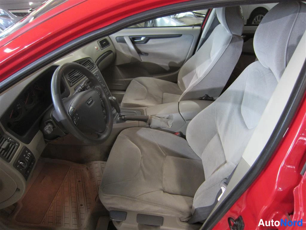 Punainen Volvo S60 2001, etuistuimet, kuva 10
