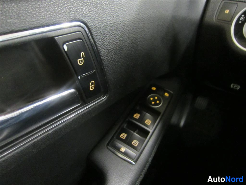 Musta Mercedes-benz E 2010, yksityiskohta, kuva 21