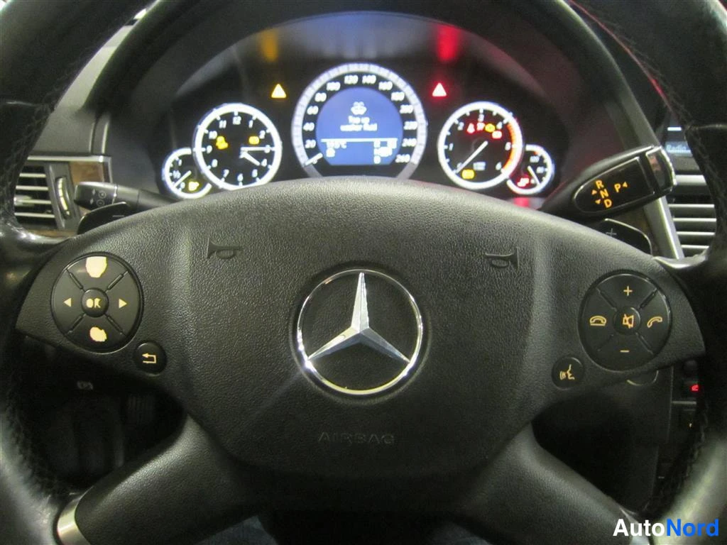 Musta Mercedes-benz E 2010, yksityiskohta, kuva 18