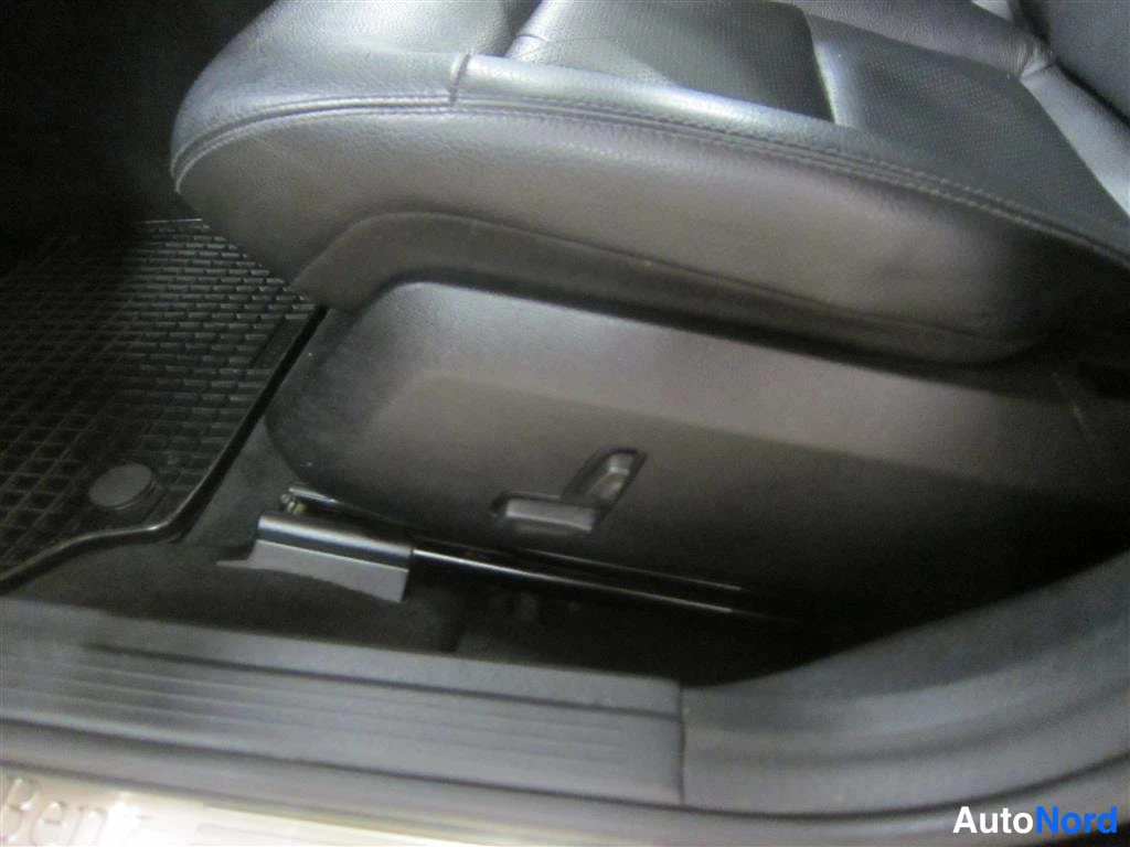 Musta Mercedes-benz E 2010, yksityiskohta, kuva 23