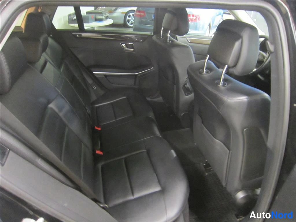 Musta Mercedes-benz E 2010, takaistuimet, kuva 11