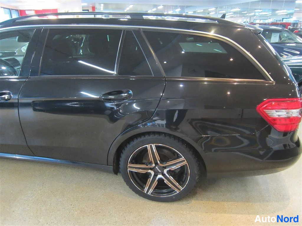 Musta Mercedes-benz E 2010, takaviisto, kuva 6