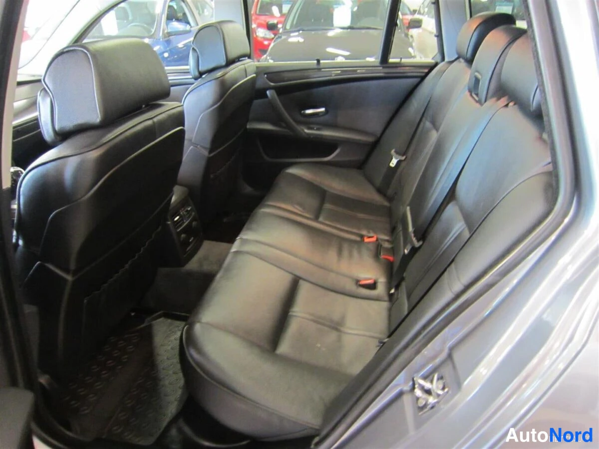 Harmaa BMW 535d 2007, takaistuimet, kuva 9