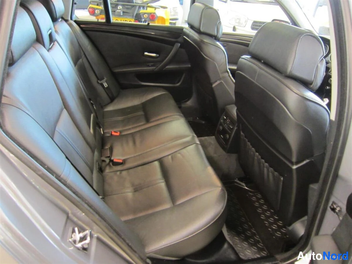 Harmaa BMW 535d 2007, takaistuimet, kuva 10