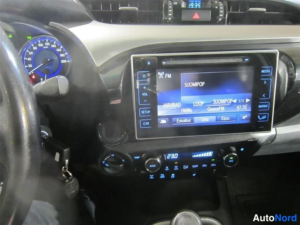 Harmaa Toyota Hilux 2018, yksityiskohta, kuva 28