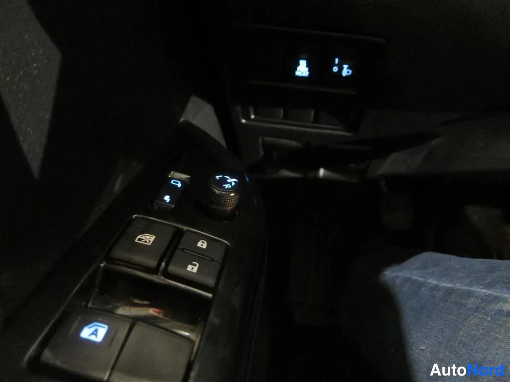 Harmaa Toyota Hilux 2018, yksityiskohta, kuva 29
