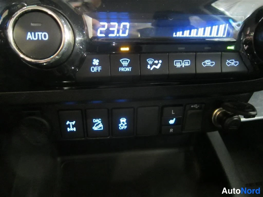 Harmaa Toyota Hilux 2018, yksityiskohta, kuva 31