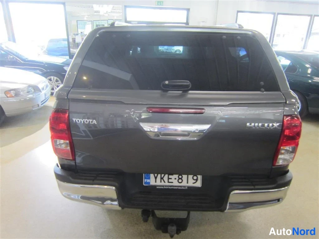 Harmaa Toyota Hilux 2018, takaa, kuva 14