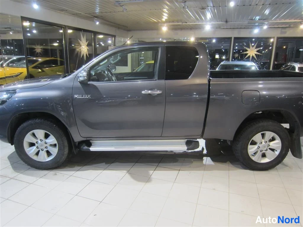 Harmaa Toyota Hilux 2018, kuva 34