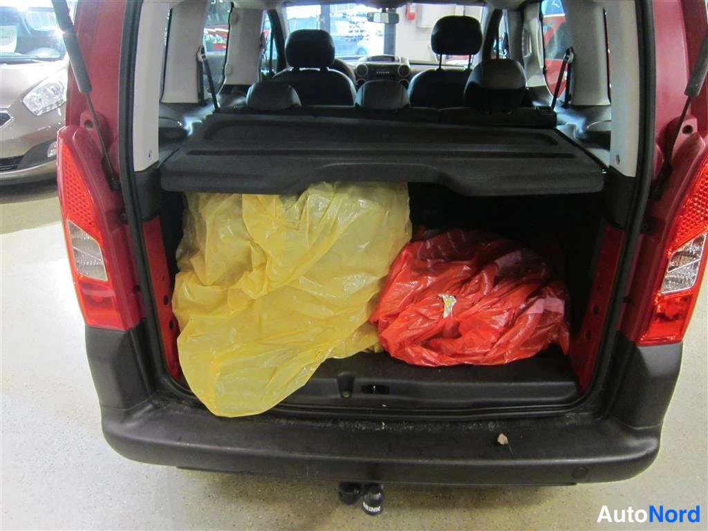 Punainen Citroen Berlingo 2008, tavaratila, kuva 13
