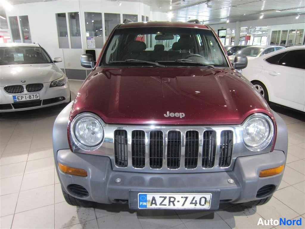 Punainen Jeep Cherokee 2002, edestä, kuva 2