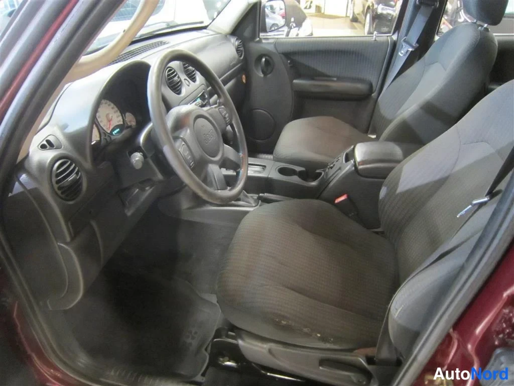 Punainen Jeep Cherokee 2002, ohjaamo, kuva 8