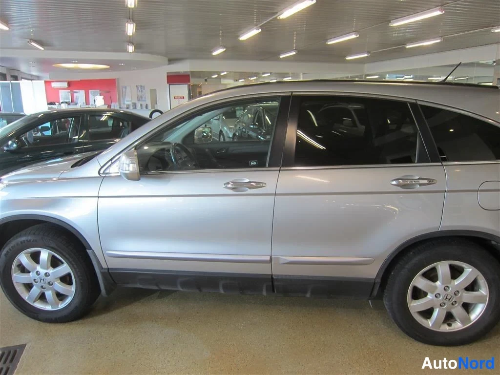 Silver Honda CR-V 2008, från sidan, bild 4