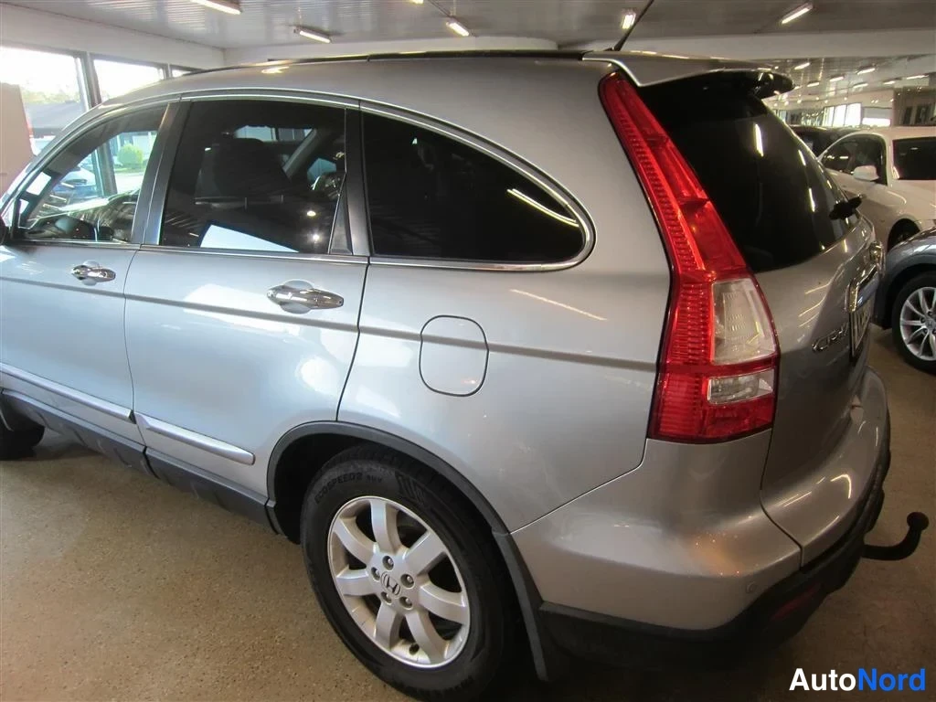 Silver Honda CR-V 2008, snett bakifrån, bild 7