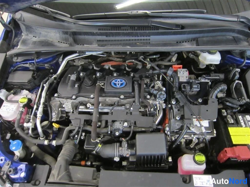Sininen Toyota Corolla 2023, moottoritila, kuva 13
