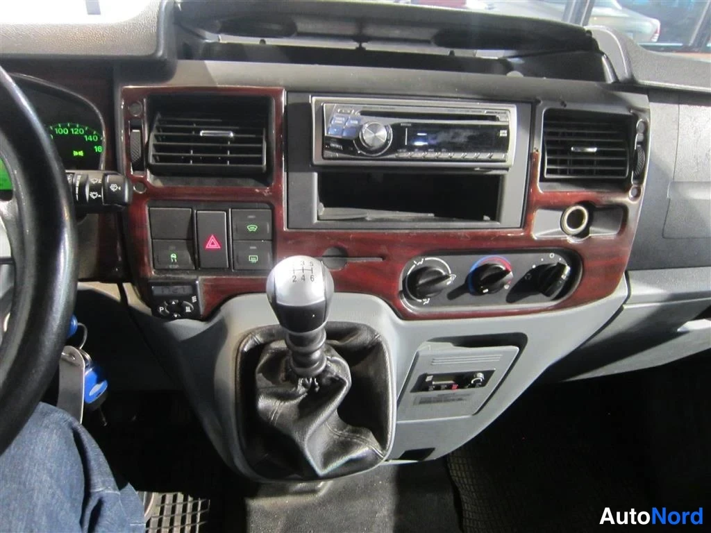 Harmaa Ford Transit 2010, ohjaamo, kuva 9
