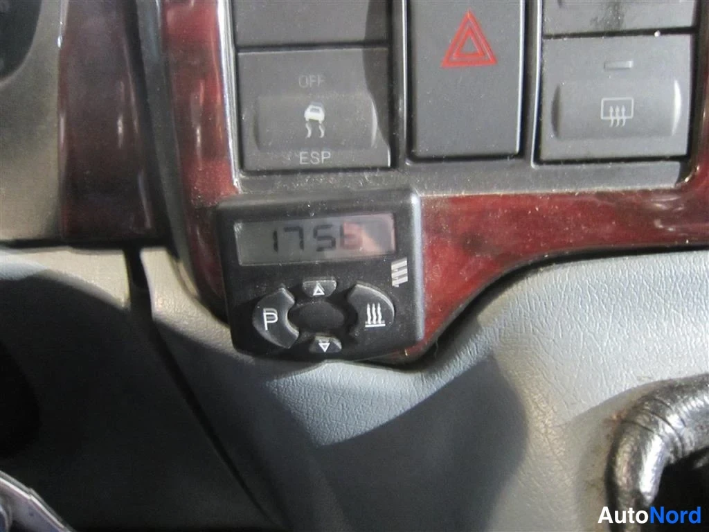 Harmaa Ford Transit 2010, yksityiskohta, kuva 23
