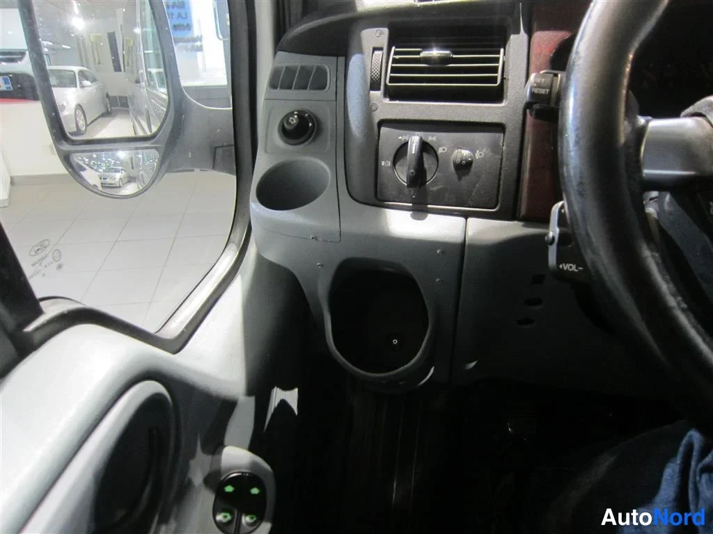 Harmaa Ford Transit 2010, ohjaamo, kuva 13
