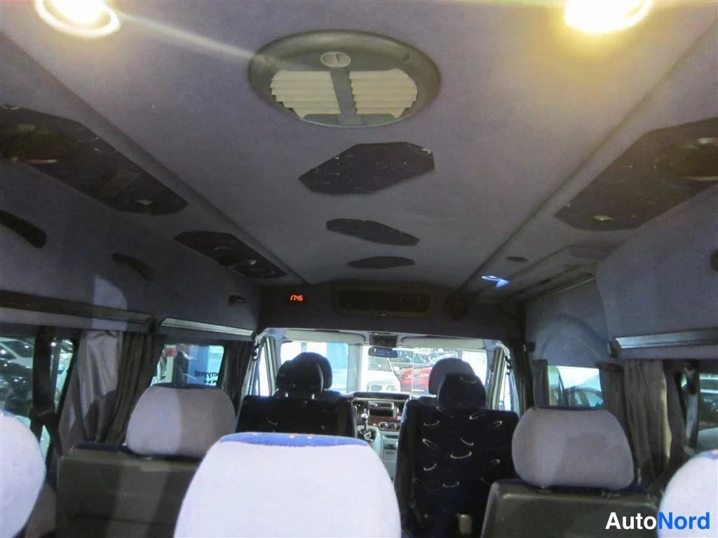 Harmaa Ford Transit 2010, ohjaamo, kuva 10