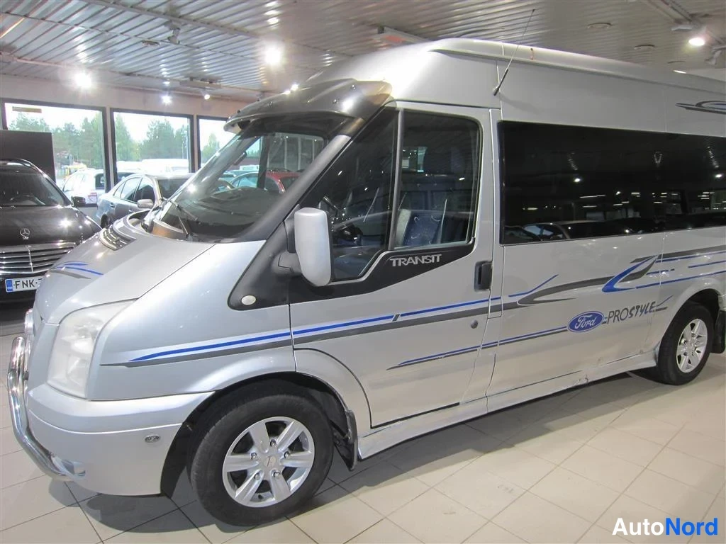 Harmaa Ford Transit 2010, etuviisto, keula vasemmalle, kuva 2