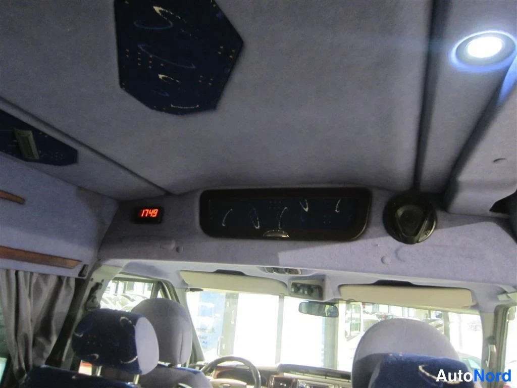 Harmaa Ford Transit 2010, ohjaamo, kuva 11