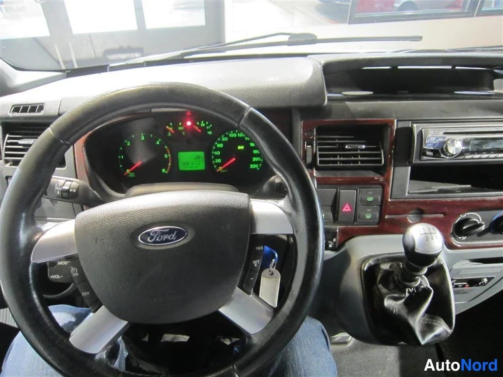 Harmaa Ford Transit 2010, ohjaamo, kuva 12