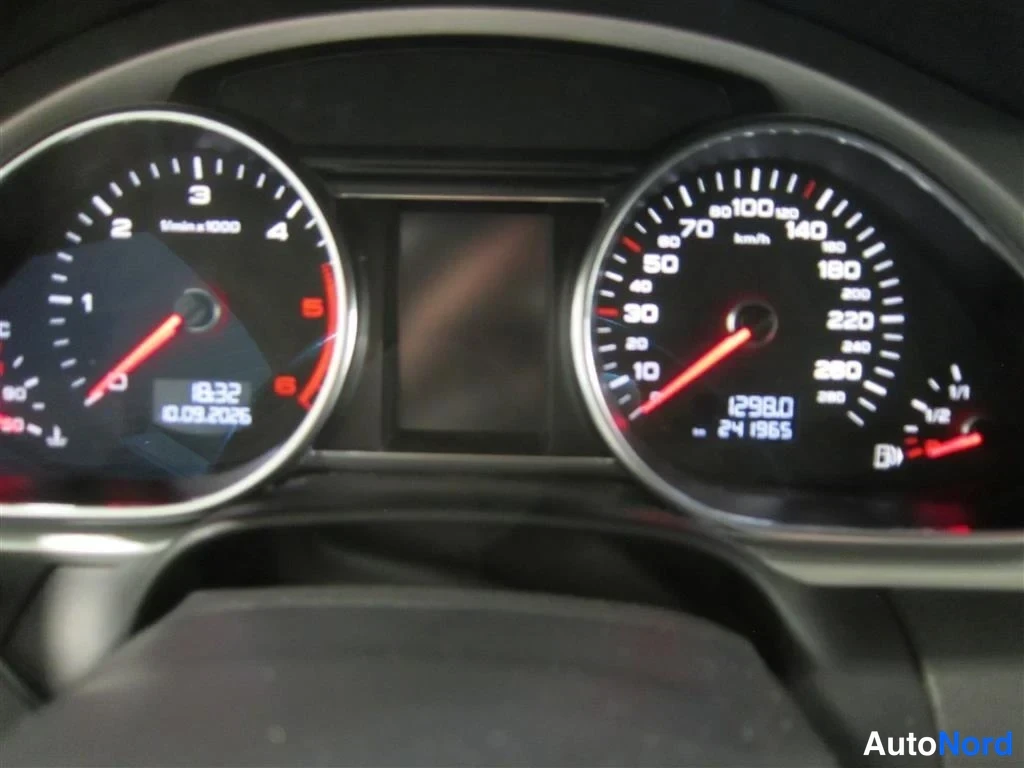 Valkoinen Audi Q7 2013, yksityiskohta, kuva 17