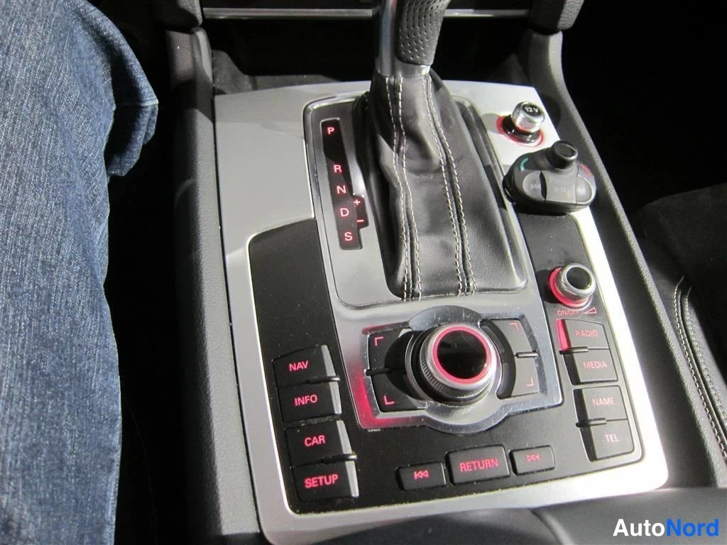 Valkoinen Audi Q7 2013, yksityiskohta, kuva 24