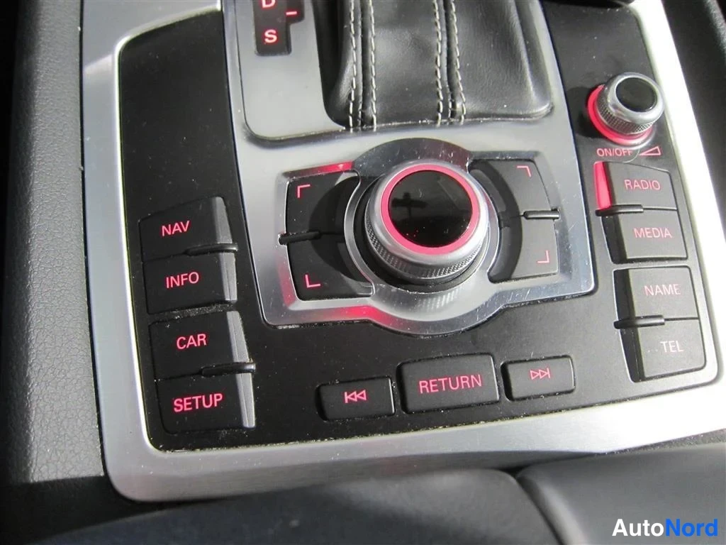 Valkoinen Audi Q7 2013, yksityiskohta, kuva 19