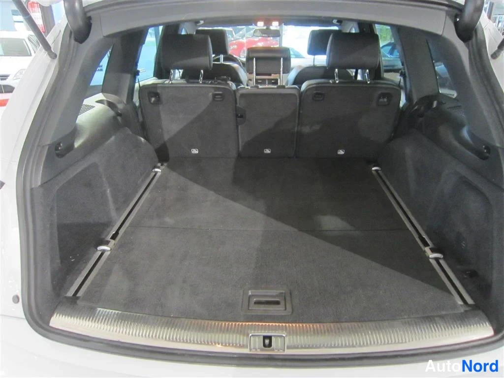 Valkoinen Audi Q7 2013, tavaratila, kuva 15