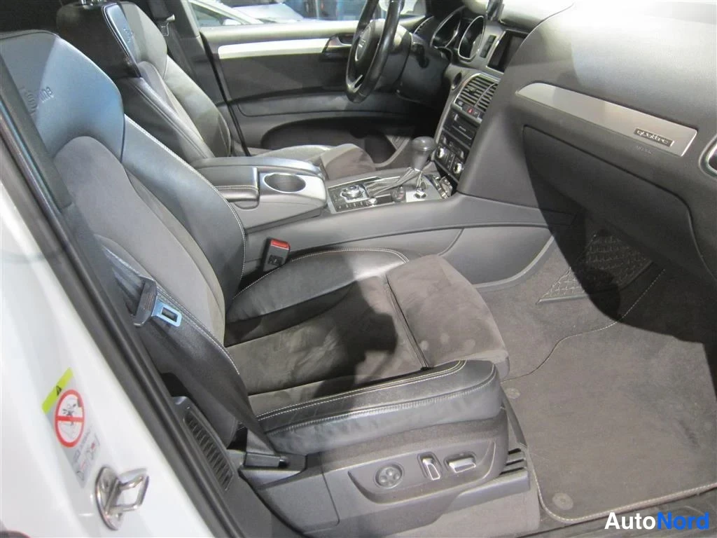 Valkoinen Audi Q7 2013, ohjaamo, kuva 11