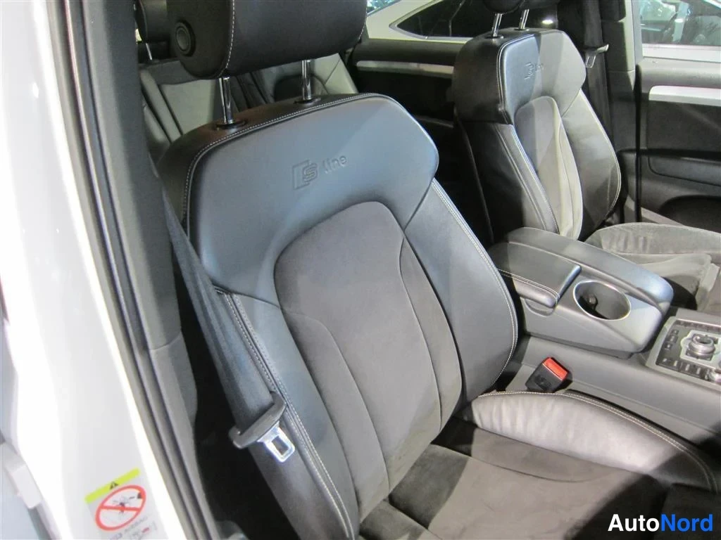 Valkoinen Audi Q7 2013, etuistuimet, kuva 12