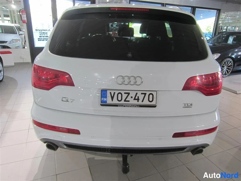 Valkoinen Audi Q7 2013, takaa, kuva 8