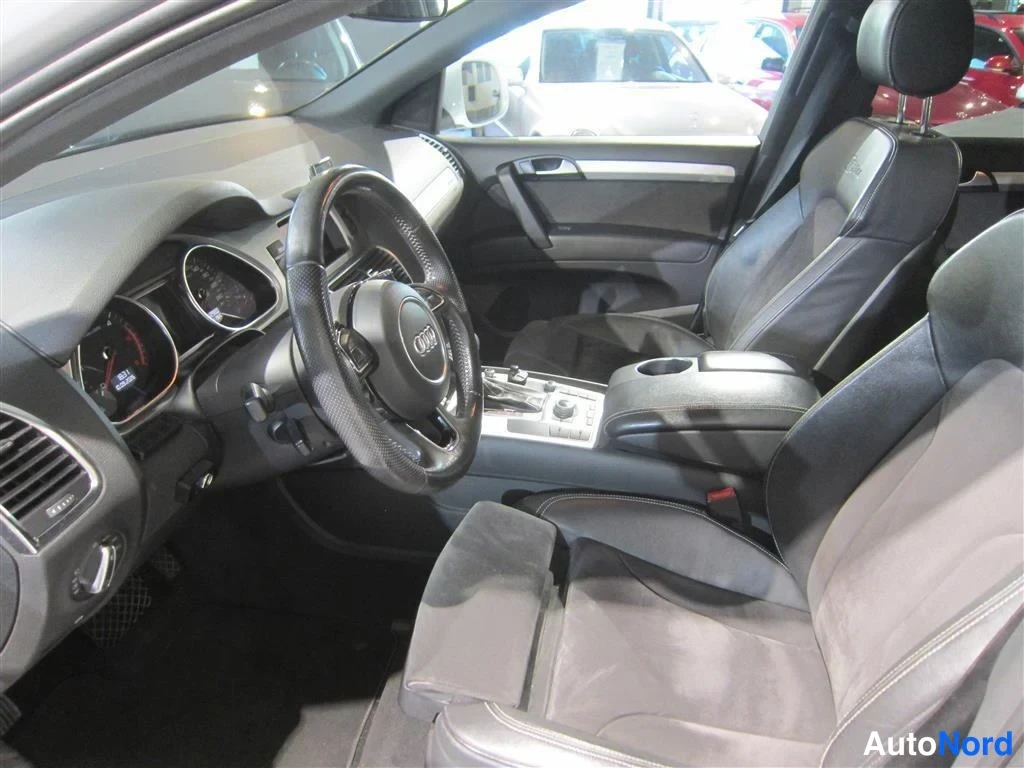 Valkoinen Audi Q7 2013, ohjaamo, kuva 9