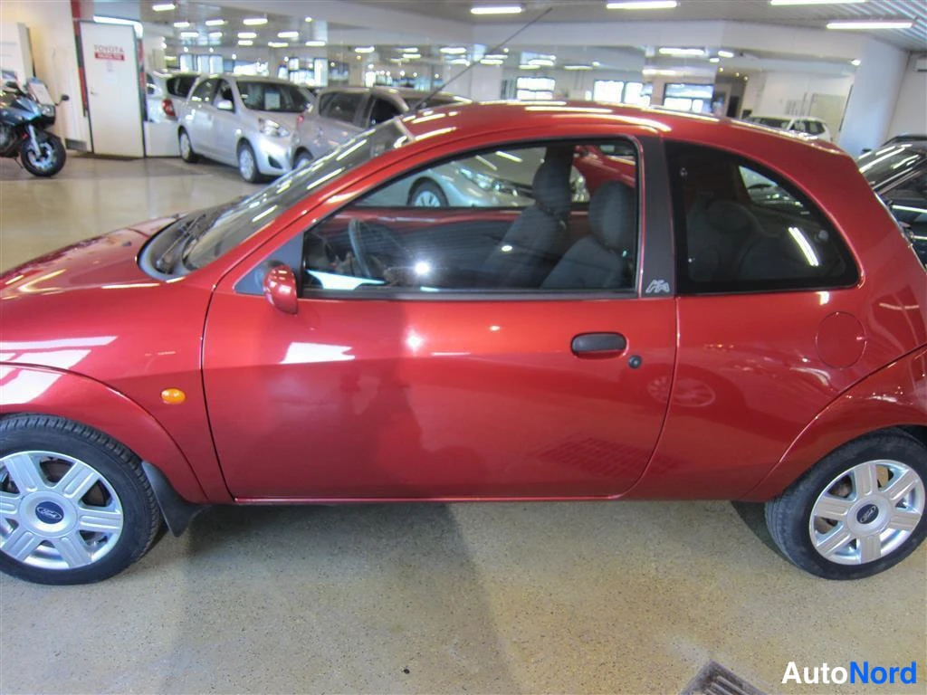 Punainen Ford Ka 2007, sivulta, kuva 5