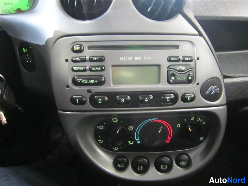 Punainen Ford Ka 2007, yksityiskohta, kuva 17