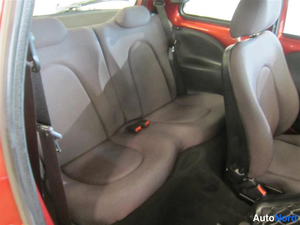 Punainen Ford Ka 2007, takaistuimet, kuva 13