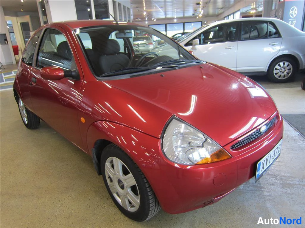 Punainen Ford Ka 2007, etuviisto, keula oikealle, kuva 2