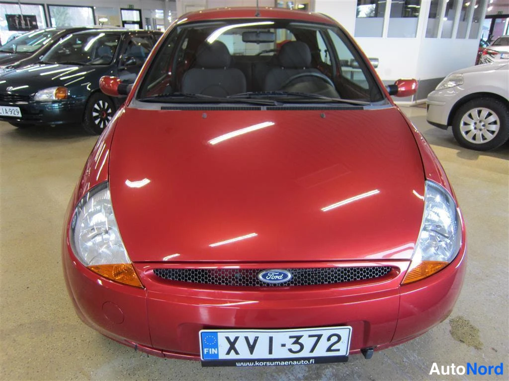 Punainen Ford Ka 2007, edestä, kuva 4