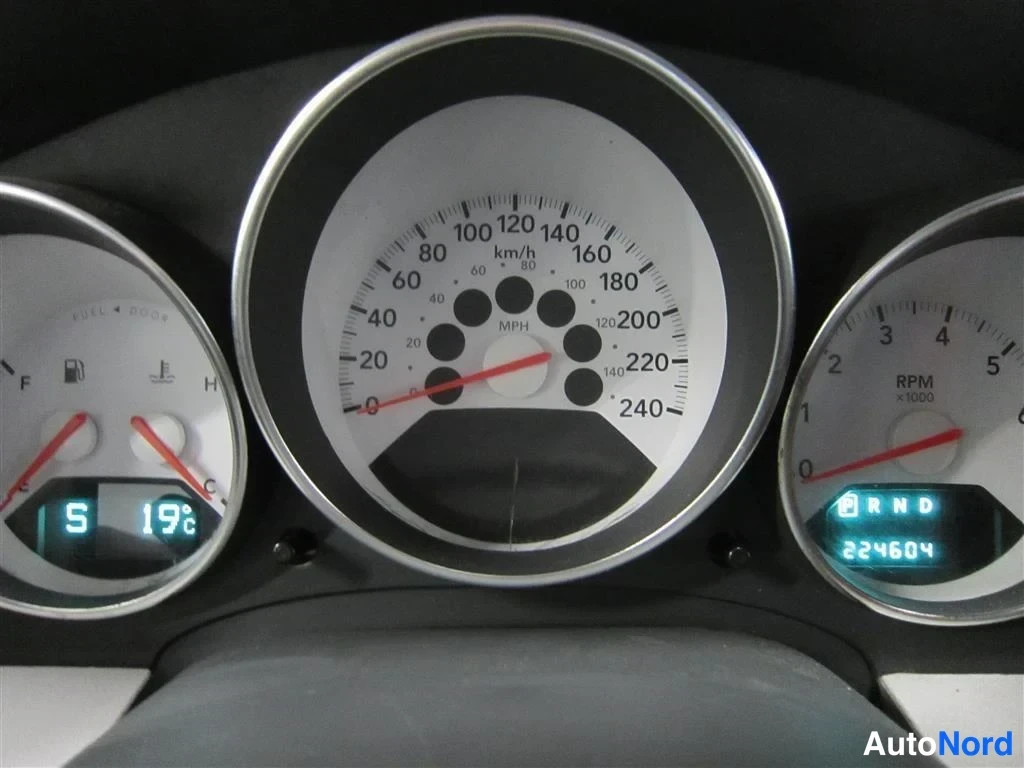 Punainen Dodge Caliber 2006, yksityiskohta, kuva 16