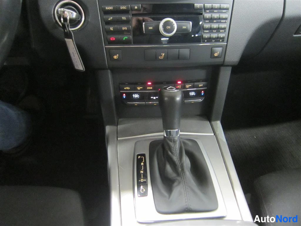 Musta Mercedes-benz E 2010, yksityiskohta, kuva 17