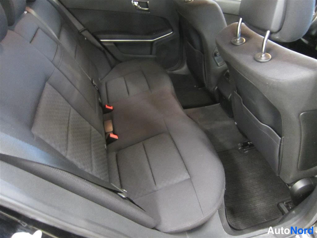 Musta Mercedes-benz E 2010, takaistuimet, kuva 13