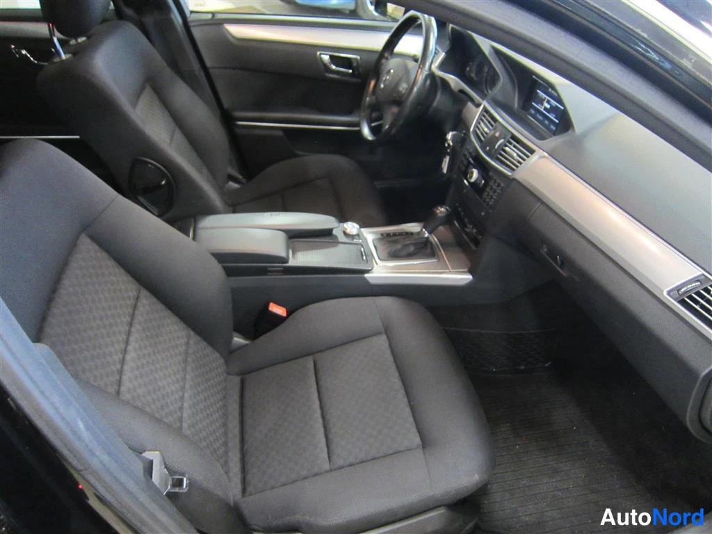 Musta Mercedes-benz E 2010, etuistuimet, kuva 11