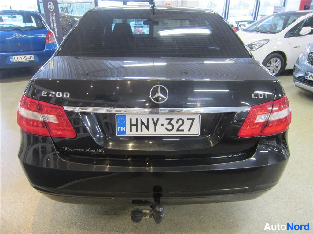 Musta Mercedes-benz E 2010, takaa, kuva 8