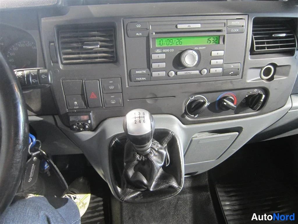 Harmaa Ford Transit 2011, ohjaamo, kuva 10