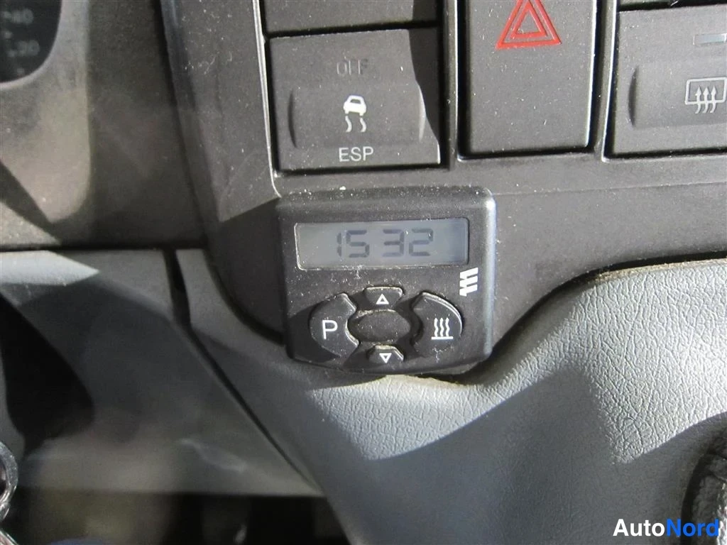 Harmaa Ford Transit 2011, yksityiskohta, kuva 17