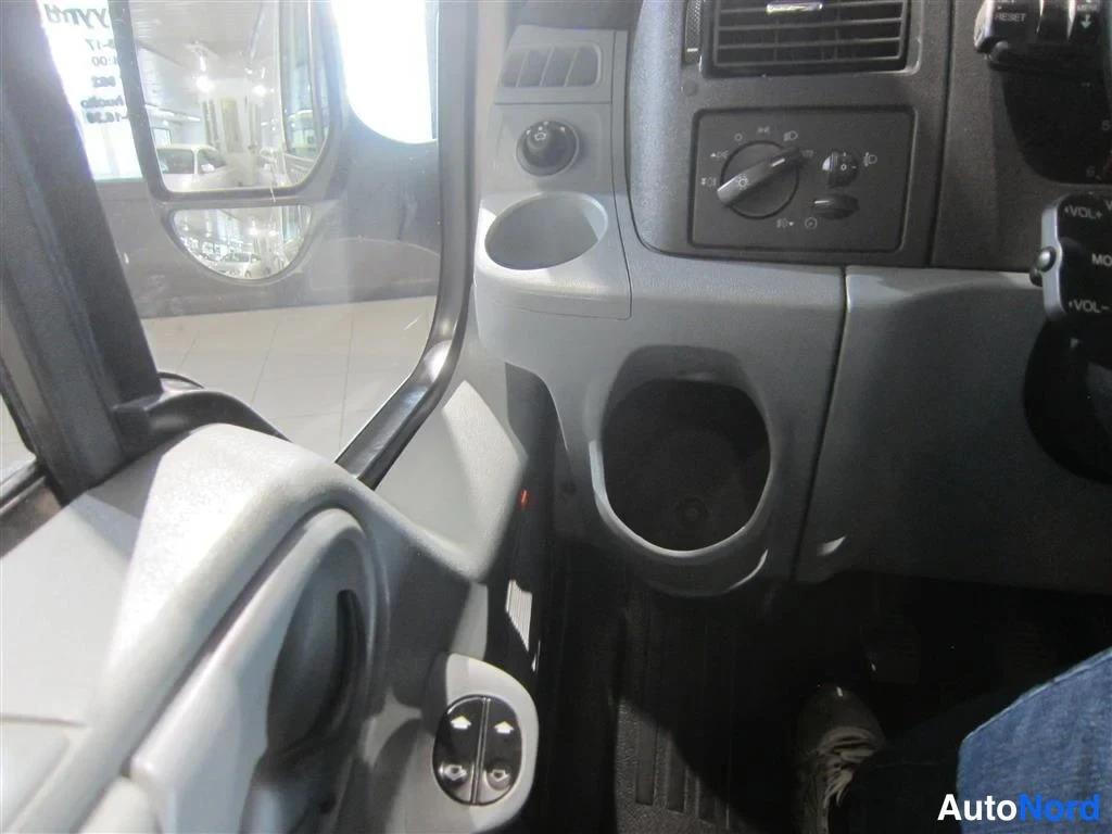 Harmaa Ford Transit 2011, ohjaamo, kuva 12