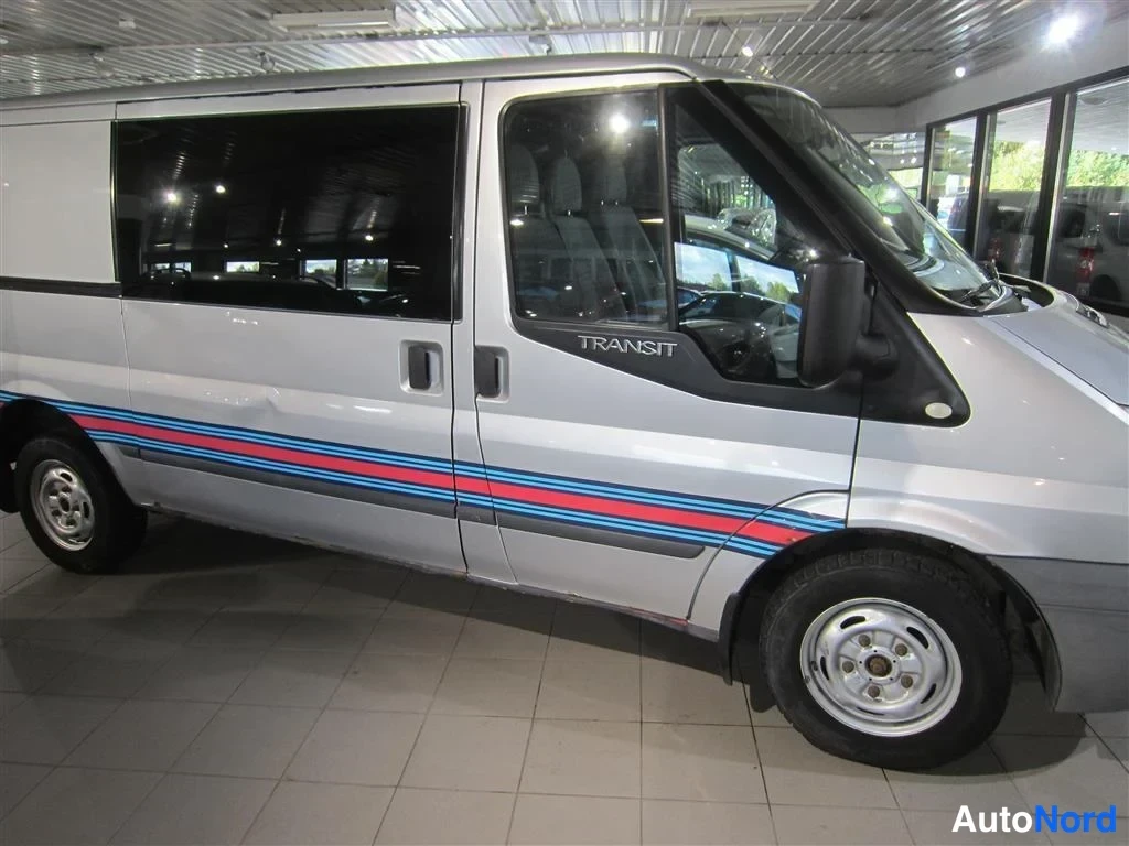 Harmaa Ford Transit 2011, etuviisto, keula oikealle, kuva 3