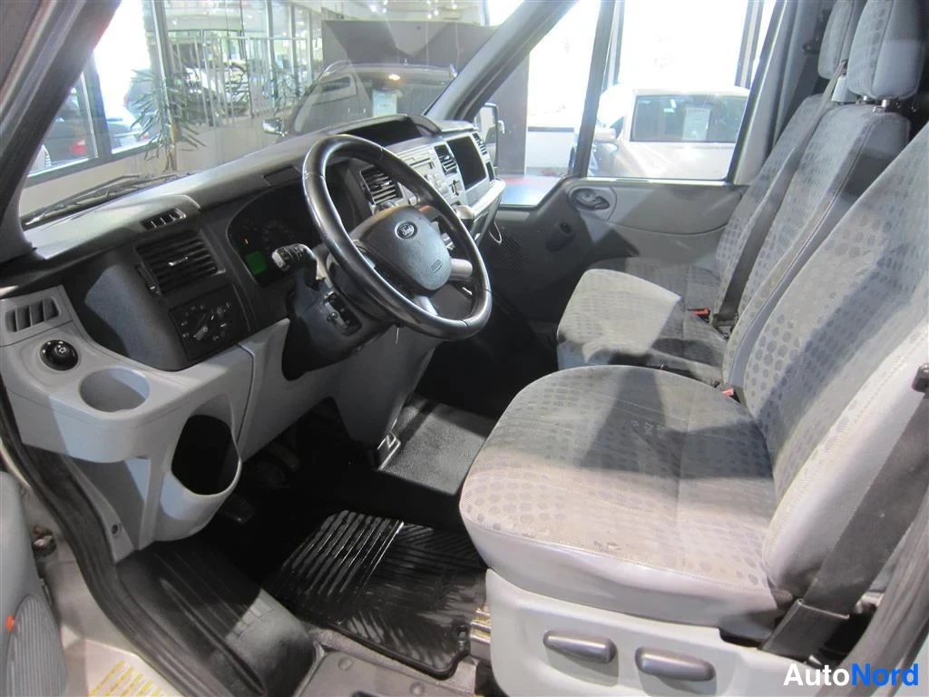 Harmaa Ford Transit 2011, ohjaamo, kuva 9